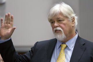 Paul Watson a été arrêté fin juillet au Groenland en raison d'une demande d'extradition du Japon (archives). KEYSTONE/AP Pool Zuma Press/KAREN DUCEY